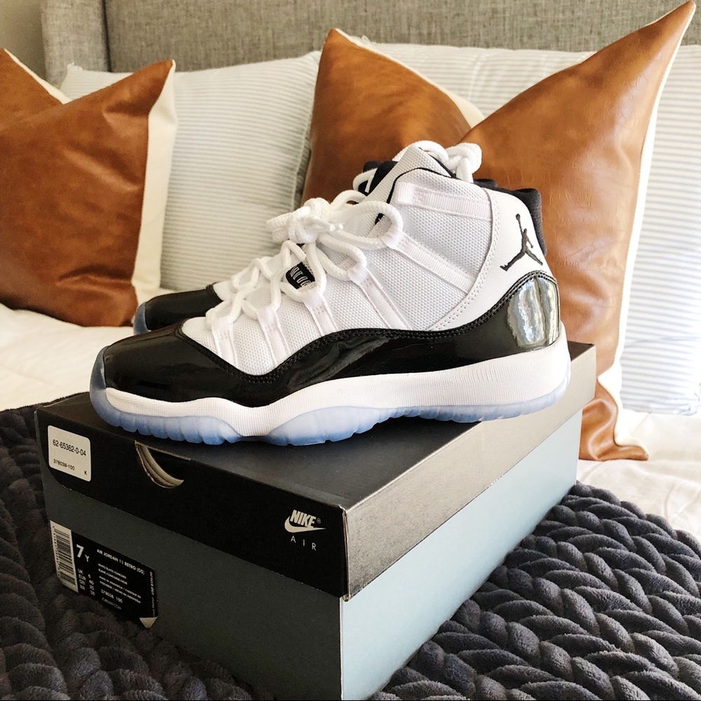 DS Nike Air Jordan XI 11 Concord 2018 Size 7Y